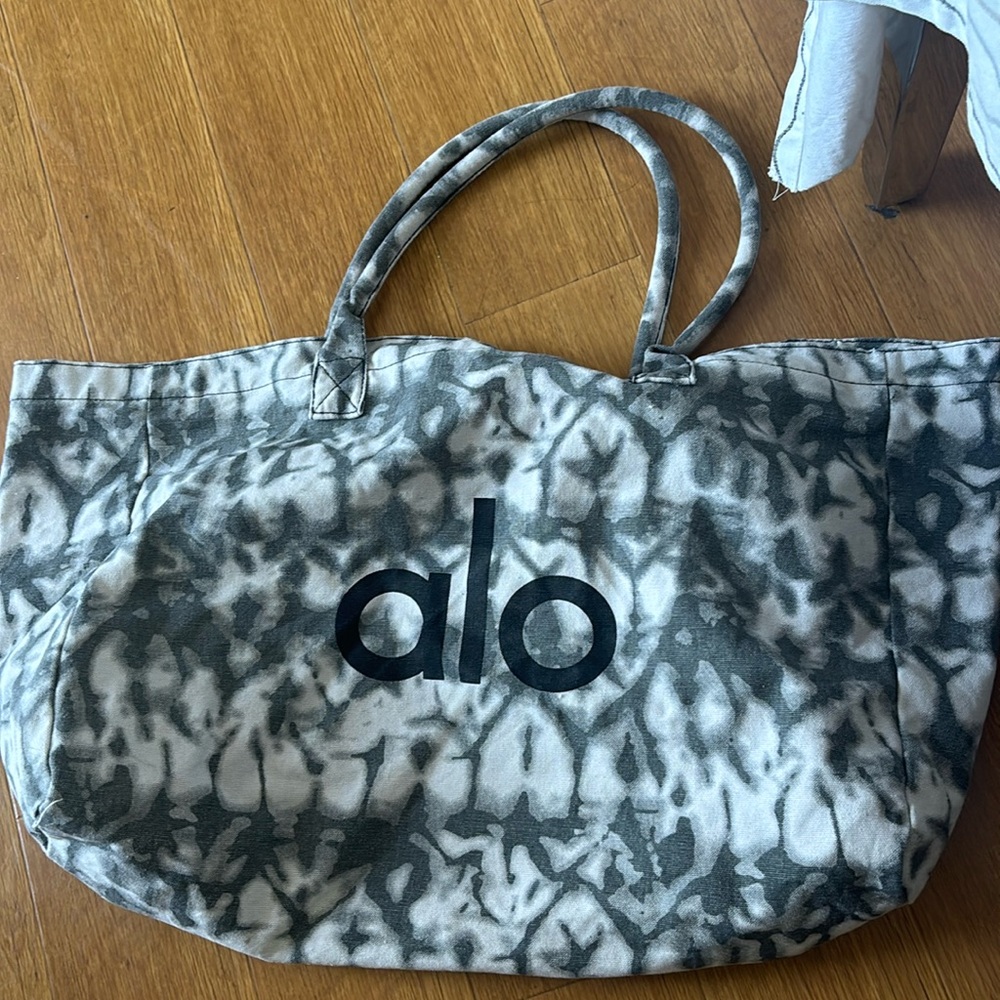 ALO Yoga Gray Tie-Dye Tote Bag
